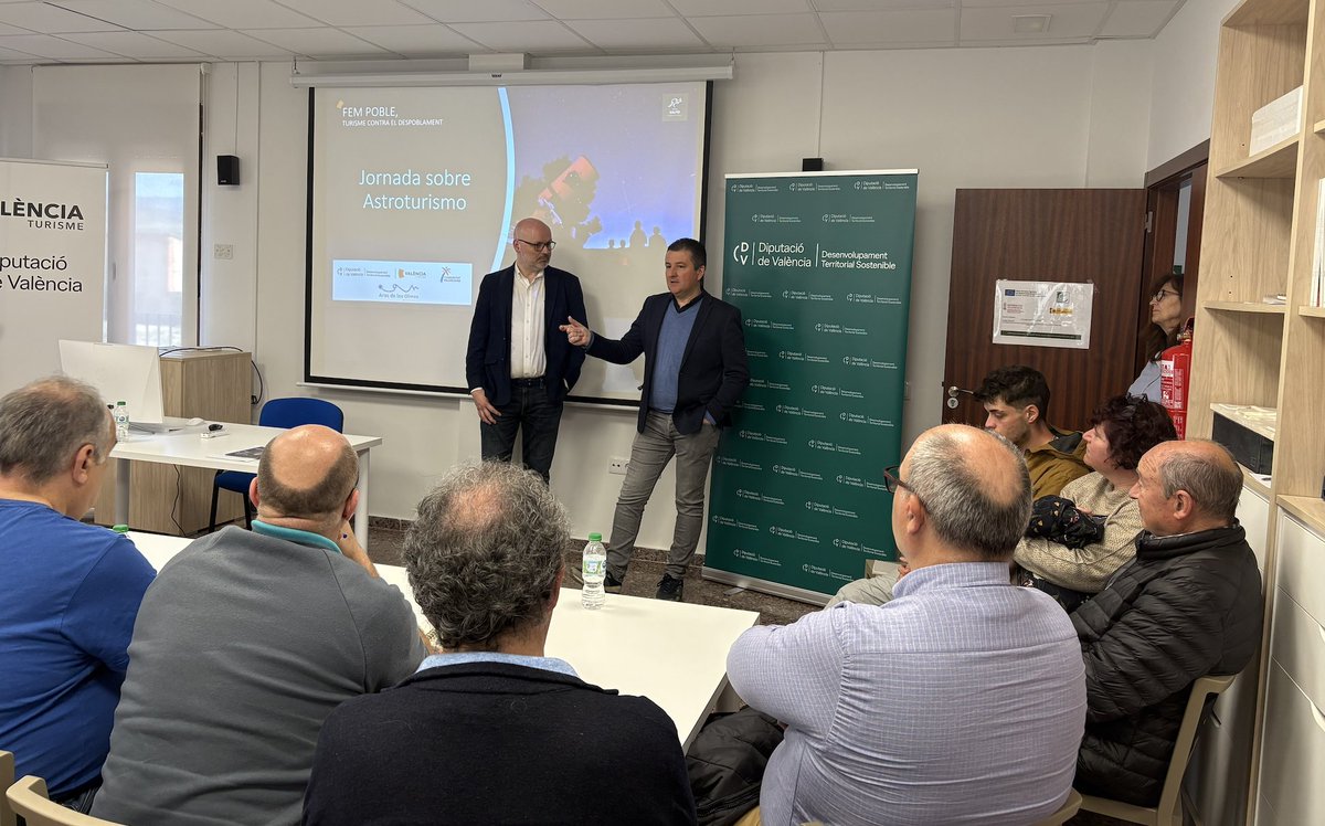 .#ArasdelosOlmos acoge la Jornada de #Astroturismo de <a href="/dipvalencia/">Diputació de València</a>  con participación de equipos de #turismo de #altoturia, #LaSerranía y la #planadeutielrequena y   políticos y empresarios, de municipios incluidos en espacios #starlight <a href="/ArasAstro/">AstroARAs</a>  ruraltec.es/jornada-astrot…