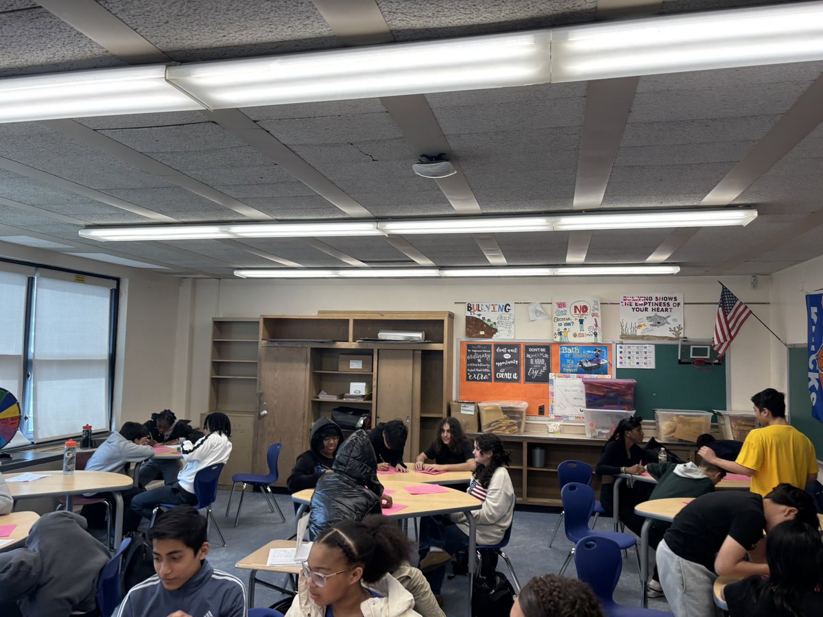Playing Tengo 6 today in Spanish 1A! Engaging with nouns while competing with peers using the target language! ¡Brava Clase hoy! <a href="/wh_secondary/">WH Secondary School</a> <a href="/WhufsdRams/">Ram Pride</a> #Espanol #WHe