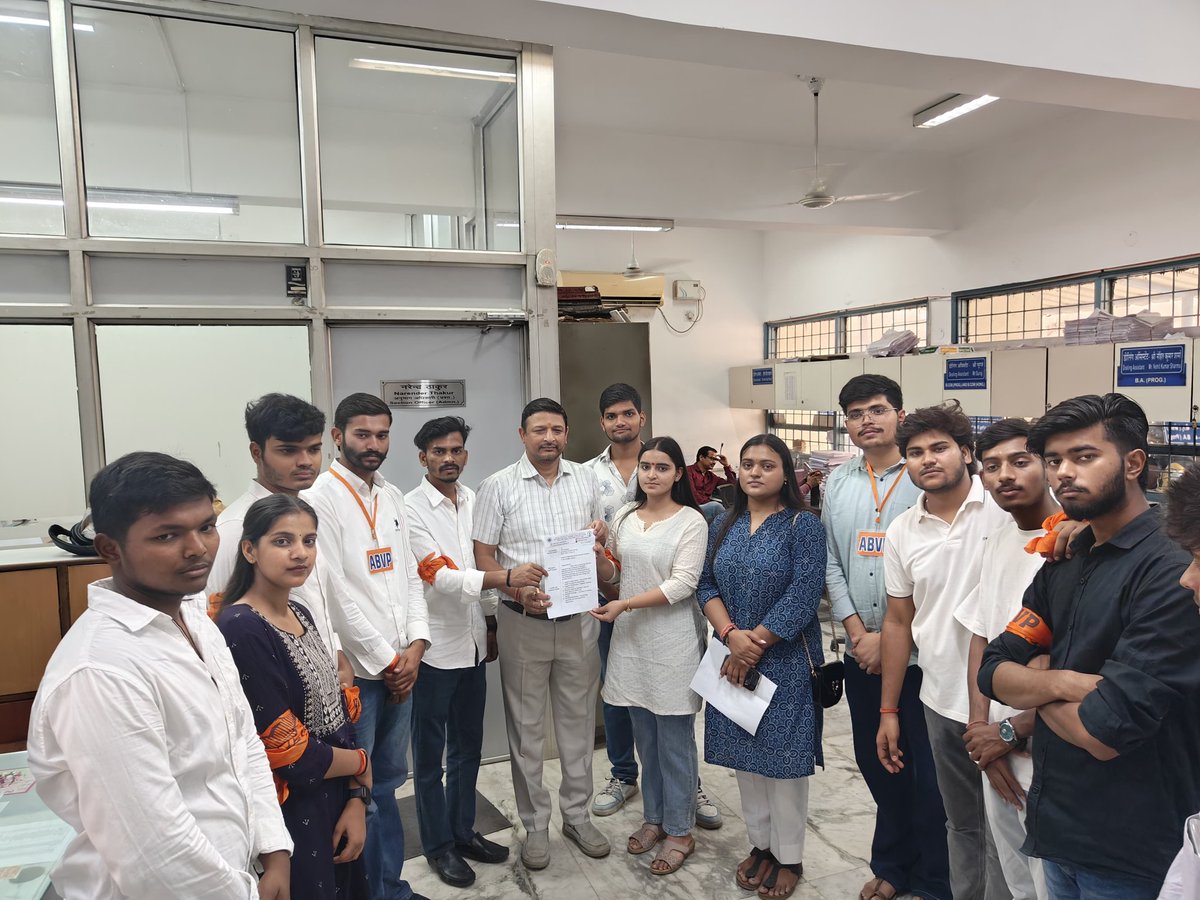 kumar_ankit02's tweet photo. कॉलेज में व्याप्त विभिन्न समस्याओं को लेकर अखिल भारतीय विद्यार्थी परिषद सत्यवती महाविद्यालय सांध्य इकाई के साथियों के साथ मिलकर विरोध प्रदर्शन करना हुआ। 
. 
. 
. 
. 
#abvp4student #abvpvoice #abvpdelhi #abvpsatyawatievening #abvpnorthcampus #abvpkeshavpuramjila 🚩 https://t.co/dCzXMeFOOL