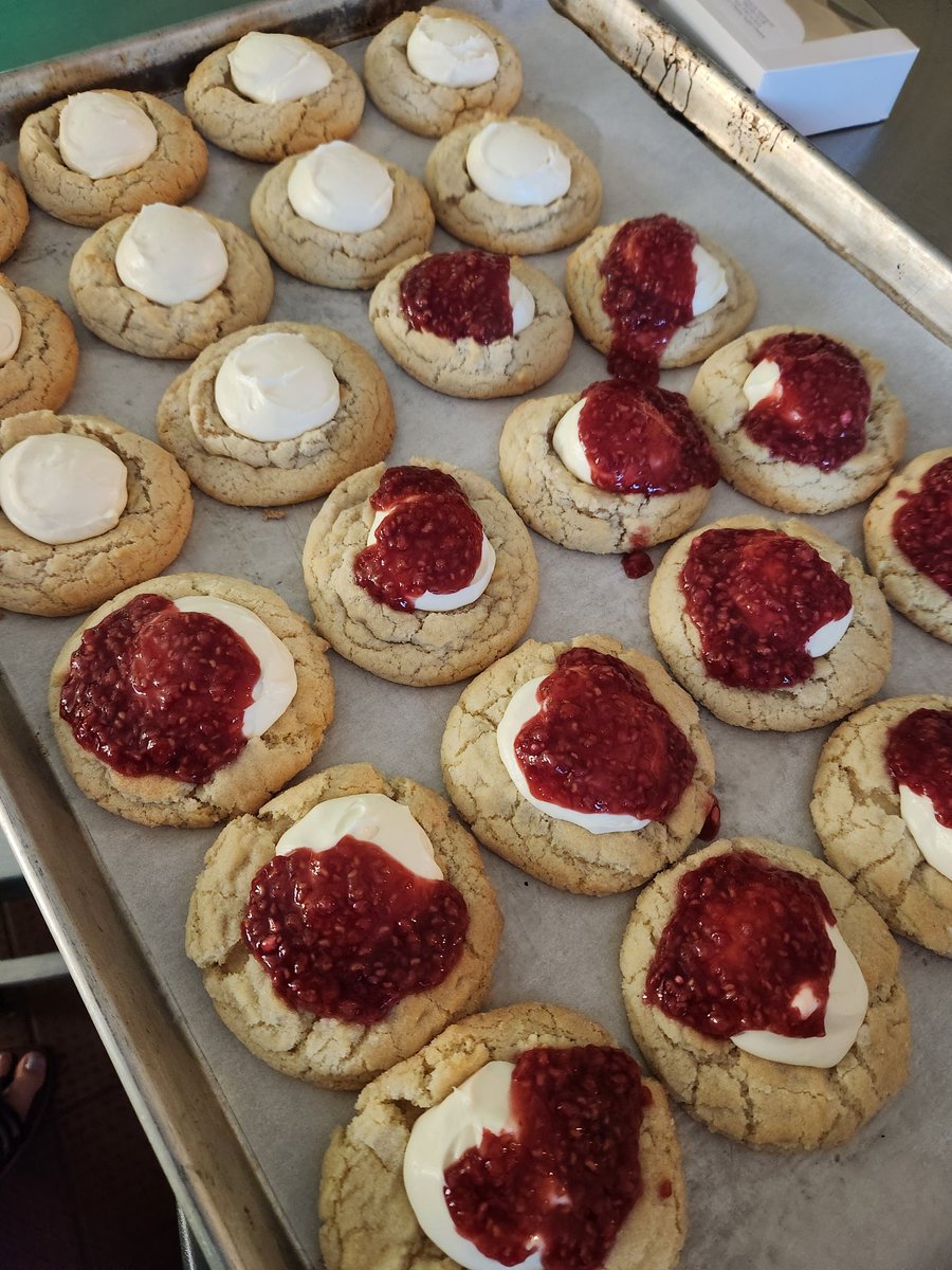 Lindsay Swanson tweet media