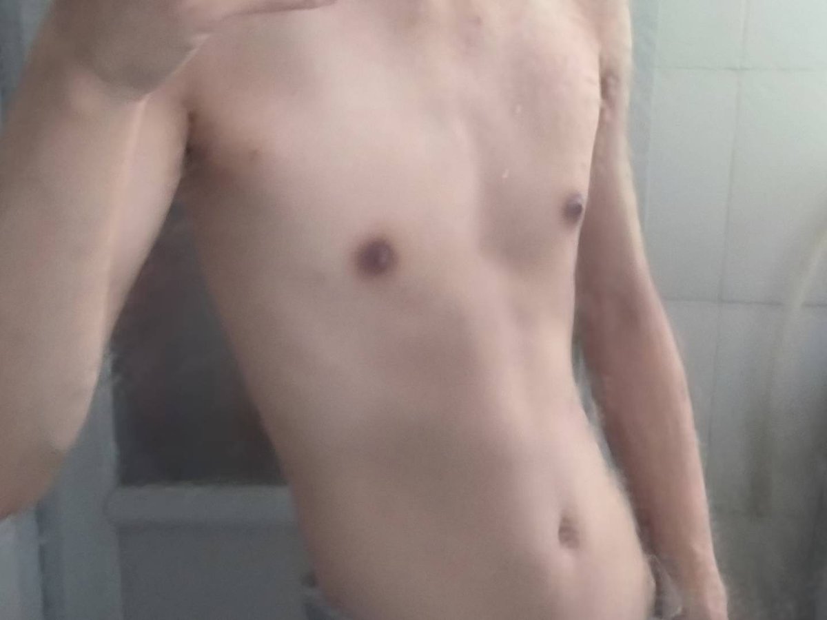 zxc337337's tweet photo. 洗完澡再来一张 #腹肌男高 #腹肌 #腹肌大鸡吧 #薄肌 #薄肌男大 https://t.co/z1WcoVERUB