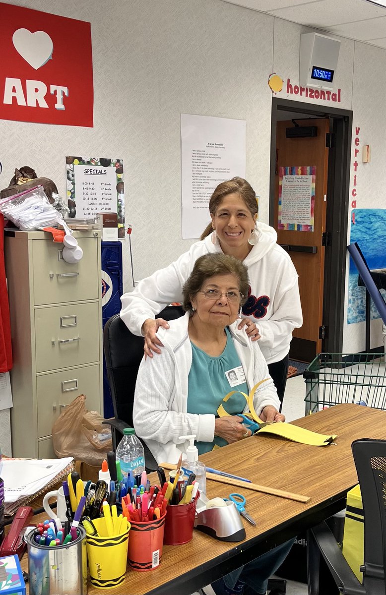 Loved having my mom up to volunteer in my classroom today ⁦<a href="/LindseyElem/">Lindsey  Elementary</a>⁩