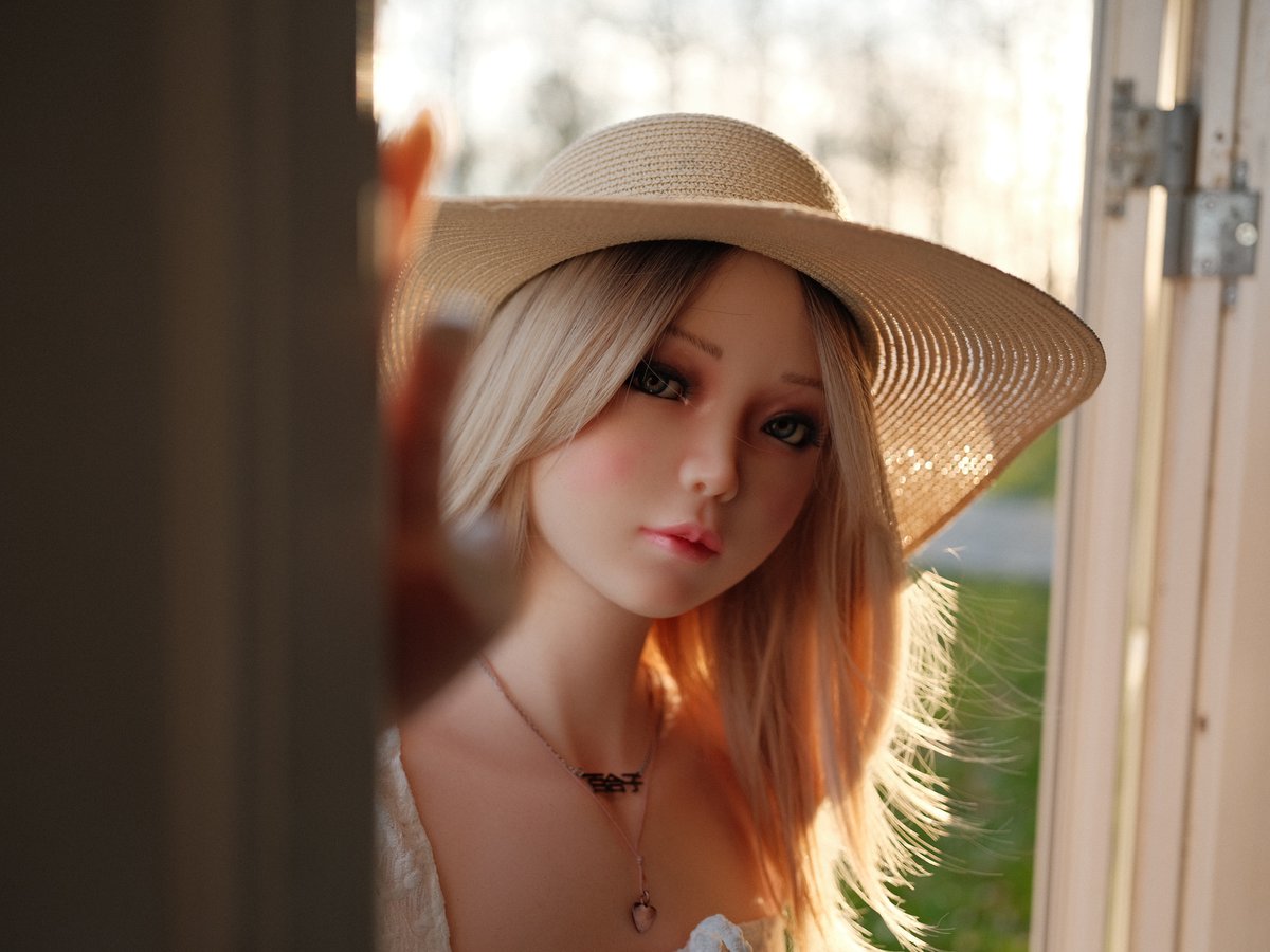 Poppy70photo's tweet image. May I come in? #piperdoll #dollslife
