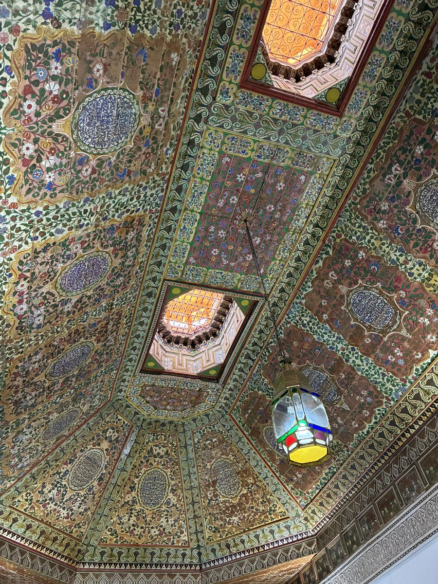 sebchrist41's tweet photo. Palais de Bahia https://t.co/4UDOUVDof0