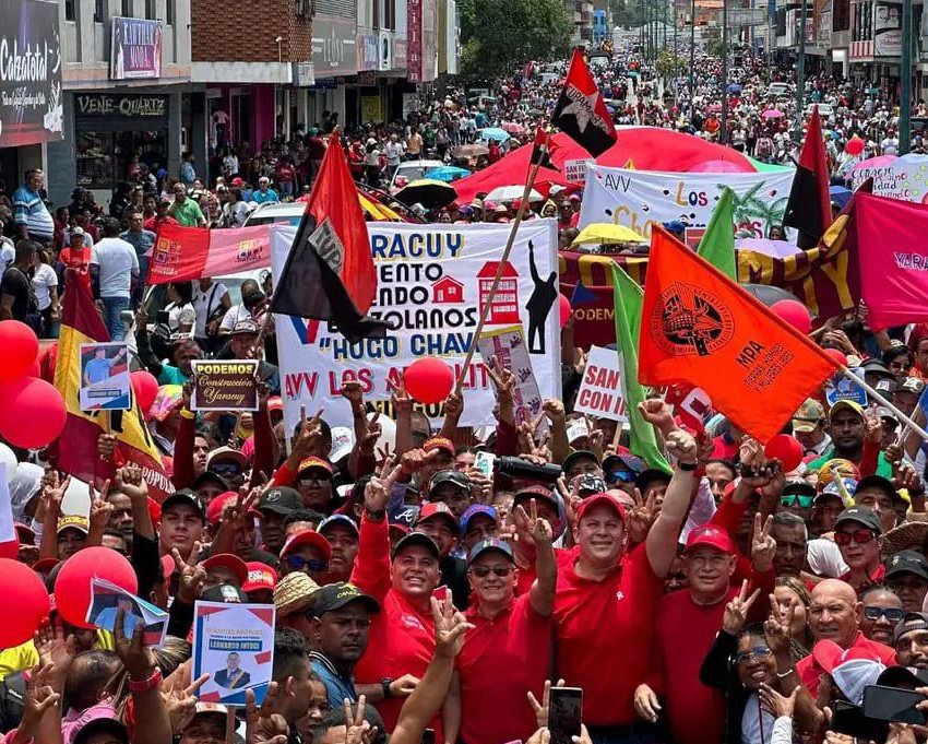 TupamaroMRT_'s tweet photo. 🔴⚫ Nuestra militancia rebelde desde el estado @YaracuyMRT2 acompañó al candidato revolucionario a la gobernación del estado el camarada Leonardo Intoci.

📌 Siguiendo las palabras del comandante Chávez, nuestra lucha por la libertad y la justicia exige que estemos unidos, que seamos un solo corazón y una sola conciencia.

#TupamaroEjemploDeLucha