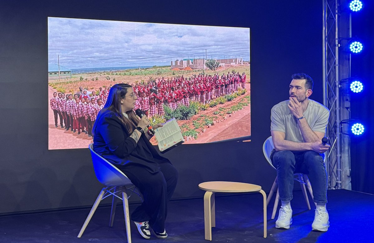 Il senso della vita? Dare indietro.
Restituire ciò che abbiamo ricevuto, con gratitudine.
Perché niente ci appartiene davvero, se non ciò che scegliamo di donare. #GiveBack #Gratitudine #Vita

GRAZIE <a href="/giamp_pippo/">Giampaolo Ricci</a> dell’invito!
 Un esempio gigantesco è un momento emozionante!