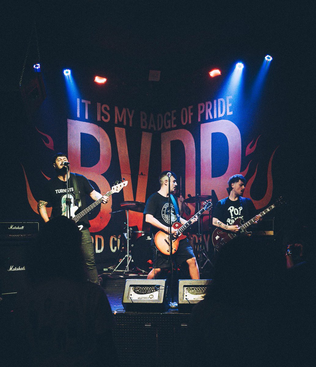 _atemiz's tweet photo. CURITIBA, VALEU 🔥

Nosso 1º rolê no Belvedere só alegria — valeu todo mundo que colou e fez essa noite ser gigante!

@uniaopoppunkor mandou na organização, e a @imperioteca entregou TUDO nos cliques.

#PopPunkBR #GenéricoAteoPesoco #UniãoPopPunk https://t.co/egz0VFziTj