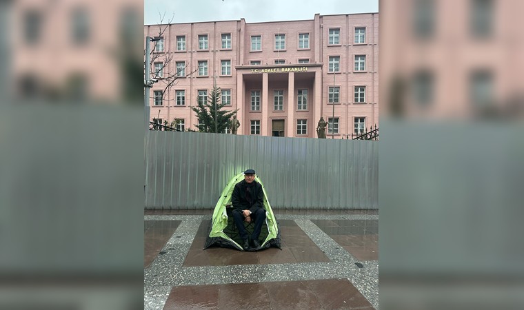 cumhuriyetgzt1's tweet photo. Adalet Bakanlığı önüne kurduğu çadıra polis müdahale etmişti

Mahmut Tanal'a Ayşe Ateş'ten destek: 'Ben de geliyorum Sayın Vekil’im.'
https://t.co/ogj5NsIB5T https://t.co/kq8myfweoD