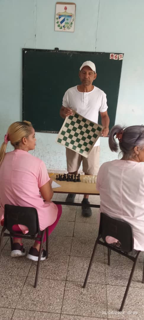 En nuestra Institución Educativa se introduce el ajedrez en el 6to año de vida para elevar el desarrollo de los procesos cognitivos.
<a href="/DraMaricelDME/">Maricel Hechavarría Gé</a>
<a href="/LeticiaCalvoD/">Leticia Calvo Dorado</a> 
#DMEContramaestre
<a href="/FajardoYanila/">Yanila Pèrez Fajardo</a>