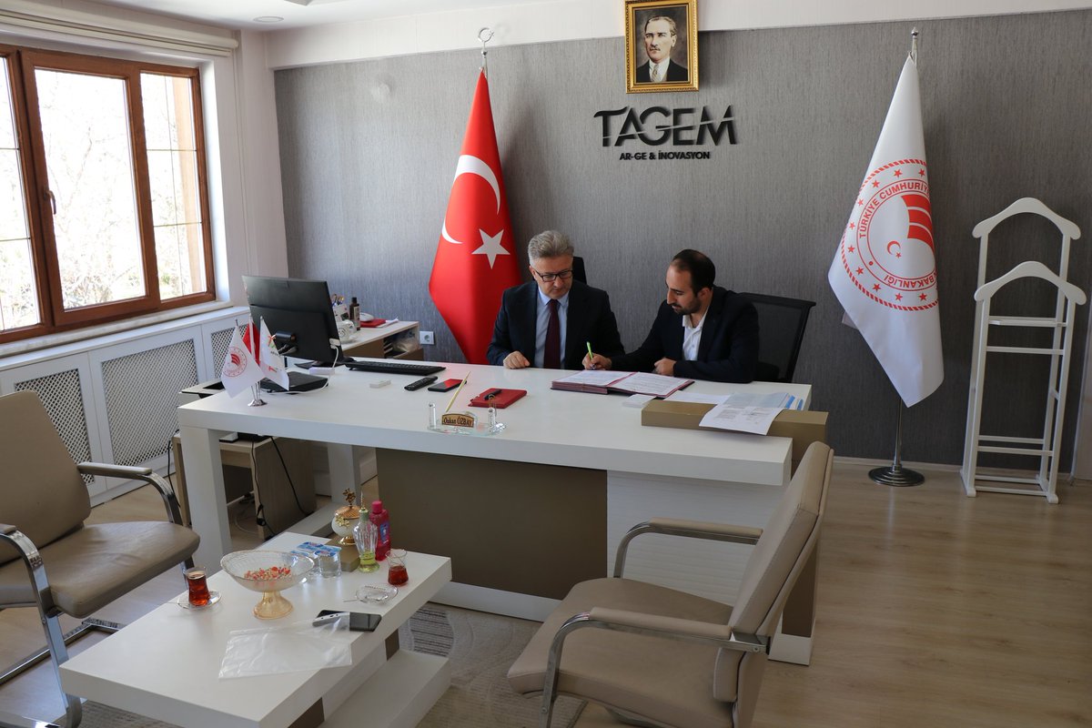 Enstitümüz ile sorumluluk sahamızda faaliyet gösteren uluslararası bir enerji şirketi arasında "Özel Sektör AR-GE Projesi" sözleşmesi imzalandı.
<a href="/TCTarim/">T.C. Tarım ve Orman Bakanlığı</a> <a href="/tagemgovtr/">Tarımsal Araştırmalar ve Politikalar Genel Md.</a> <a href="/ibrahimyumakli/">İbrahim Yumaklı</a> <a href="/maatalay/">Dr. M. Altuğ ATALAY</a> <a href="/AhmetGumen/">Ahmet GÜMEN</a>