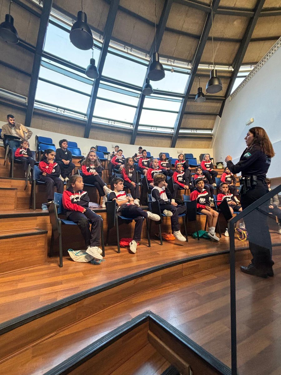 sjosemalaga's tweet photo. INFANTIL Y PRIMARIA 
Estos días nuestros alumnos de 4° de Primaria y 5 años de Infantil han visitado la Policía Local del Puerto de la Torre, montado en bici y aprendido las normas básicas de seguridad vial. https://t.co/iyWoQVu2Fe