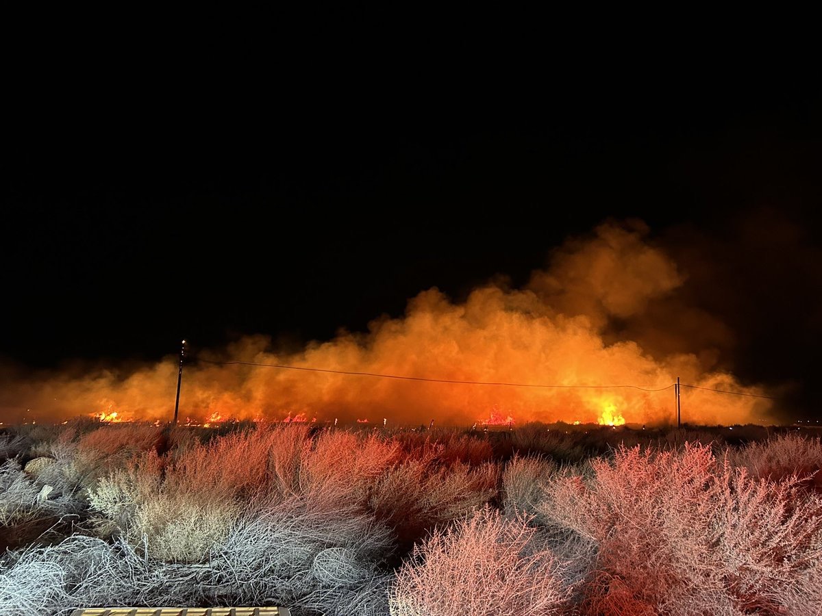 CaliFireTracker's tweet photo. #RiverviewFire Good stop by @SBCOUNTYFIRE — the fire was held to 5 acres. With above-average temperatures drying out fine fuels and mid-level RH, we’ll likely see more starts in the coming days. As always, be #FireAware. https://t.co/NtF5EdRNiA