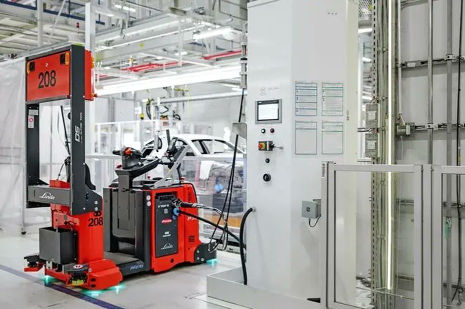 fuelcellsworks's tweet photo. The Occitanie Region, comprising 13 South French departments, now offers financial assistance to #hydrogen-powered forklift users, a part of a €150 million development plan.
#HydrogenMobility #HydrogenNow #FuelCellTechnology #GreenTransition
https://t.co/vherpSLD73 https://t.co/QC9W631xdv