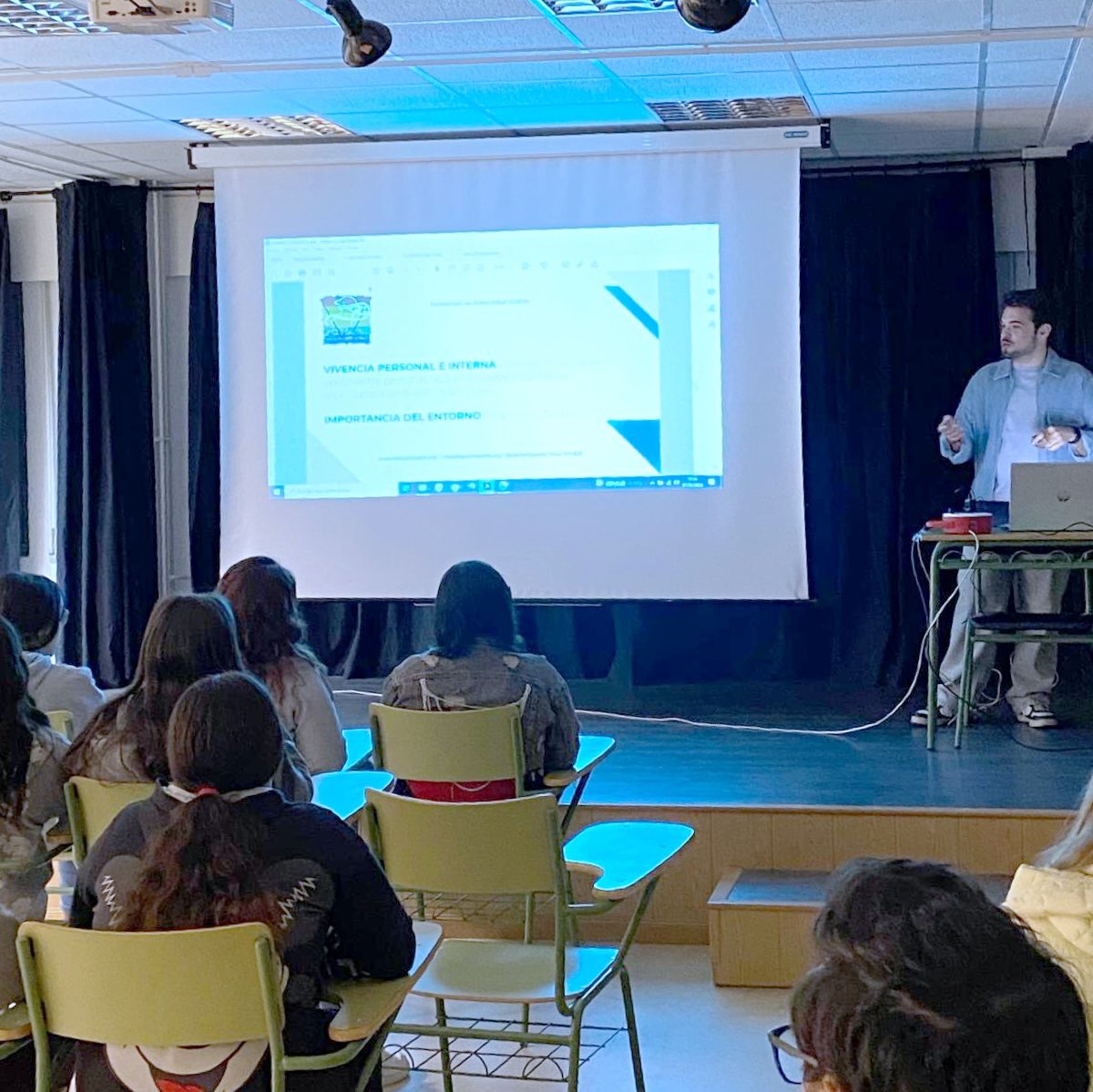 laplumaparla's tweet photo. 🧑‍🏫 Mañanas de talleres contra la #LGBTIfobia: identificamos qué es esta forma de discriminación específica, qué papel jugamos cada persona en tponerle freno y otras tantas cuestiones en materia #LGBTIQ+ que son importantes para crecer en igualdad y respeto.

⬇️ https://t.co/QyG8uO1Wqa