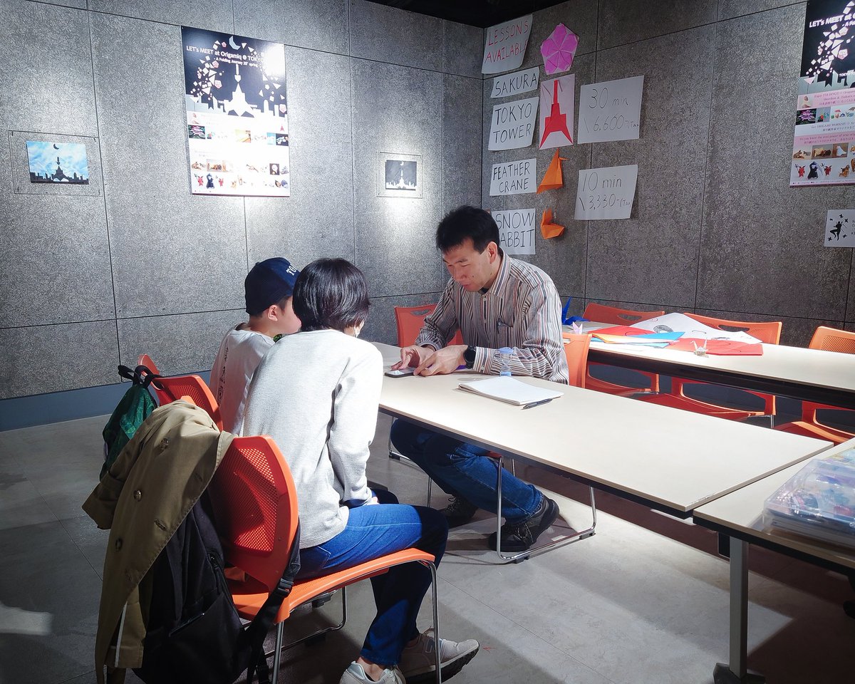 origamiq_info's tweet photo. LET's MEET at Origamiq @ TOKYO TOWER
大好評折り紙クラス
--―--―--―--―--―--―--―--―--
英語・日本語、レベル別に教われる体験機会をお見逃しなく* ੈ✩
写真は
森末圭さん @keimorisue
木下実音さん @mio_origami
松田景吾さん
明日の講師は??
#EnglishWorkshop #culture #education https://t.co/xTIYb9iOQ5