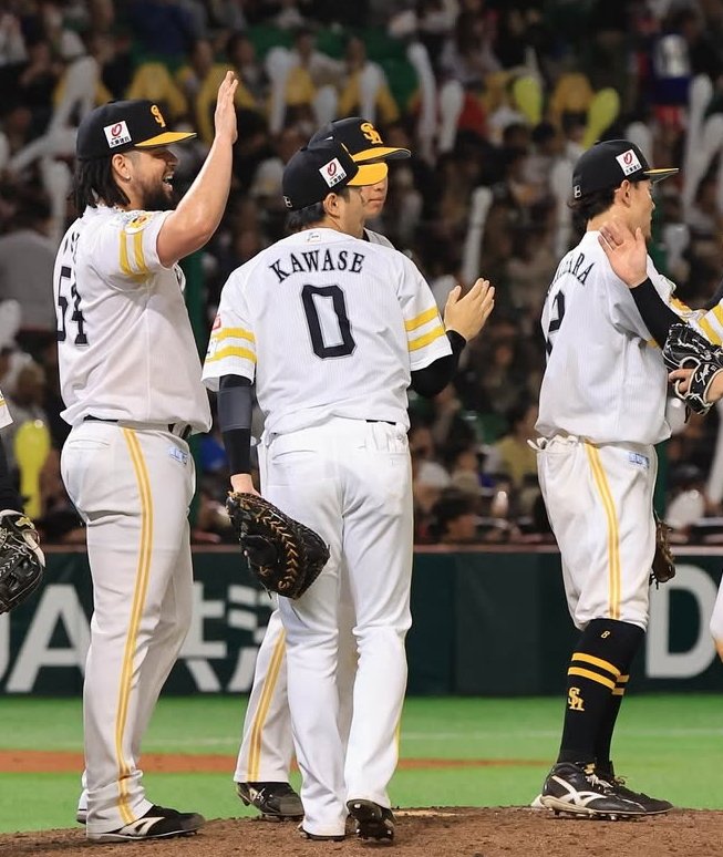 🇯🇵 PRIMER RESCATE 🇯🇵

#NPB | Finalmente llegó el primer salvamento de la temporada para <a href="/RobertoOsuna1/">Roberto Osuna</a>, en el triunfo de <a href="/HAWKS_official/">福岡ソフトバンクホークス（公式）</a> sobre <a href="/Orix_Buffaloes/">オリックス・バファローズ</a> 5-2. Aunque toleró un hit, no le anotaron en el 9no inning. Recetó un ponche...