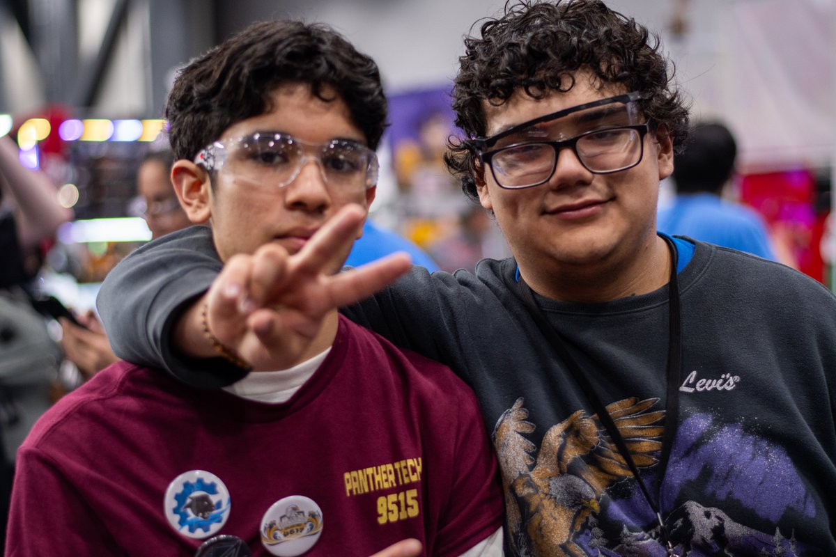 et548han's tweet photo. Had lots of fun! @FIRSTinTexas @DrSciPhi #firstrobotics https://t.co/0p1BY5iit3