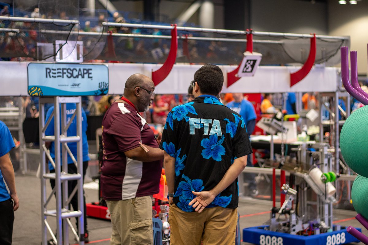 et548han's tweet photo. Had lots of fun! @FIRSTinTexas @DrSciPhi #firstrobotics https://t.co/0p1BY5iit3