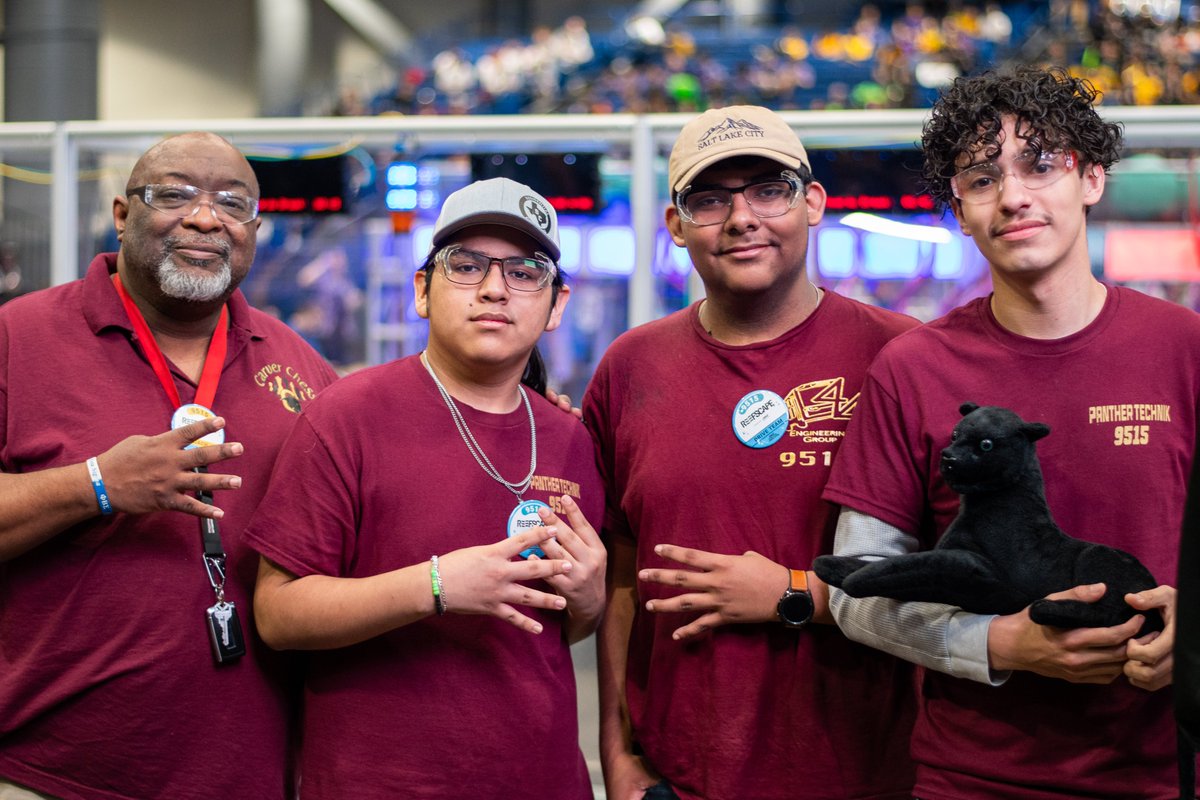 et548han's tweet photo. Had lots of fun! @FIRSTinTexas @DrSciPhi #firstrobotics https://t.co/0p1BY5iit3