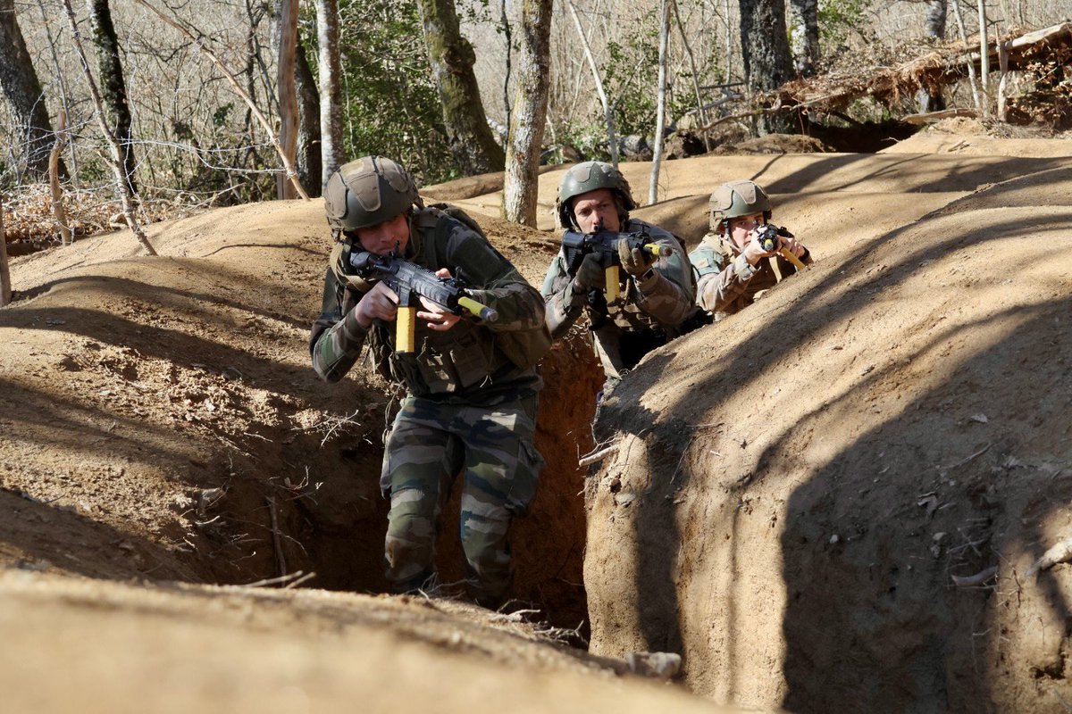 19e Régiment du Génie (@rg_19e) on Twitter photo Terrain régimentaire à la Courtine pour nos sapeurs d’Afrique 👊
L’occasion pour chaque spécialité de travailler leurs savoir-faire dans des conditions opérationnelles 💥
<a href="/armeeszne/">Armées Zone Nord-Est</a> <a href="/CommandementALT/">Commandement appui et logistique de théâtre</a> <a href="/BrigadeDuGenie/">Brigade du génie</a> Terrain régimentaire à la Courtine pour nos sapeurs d’Afrique 👊
L’occasion pour chaque spécialité de travailler leurs savoir-faire dans des conditions opérationnelles 💥
<a href="/armeeszne/">Armées Zone Nord-Est</a> <a href="/CommandementALT/">Commandement appui et logistique de théâtre</a> <a href="/BrigadeDuGenie/">Brigade du génie</a>