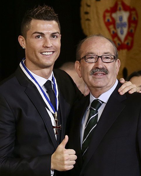 Cristiano's tweet image. Um dos grandes símbolos da formação mundial deixou-nos mas o seu legado viverá para sempre. Nunca deixarei de estar grato por tudo o que fez por mim e por tantos outros jogadores. Até sempre, Senhor Aurélio, obrigado por tudo. Descanse em paz.