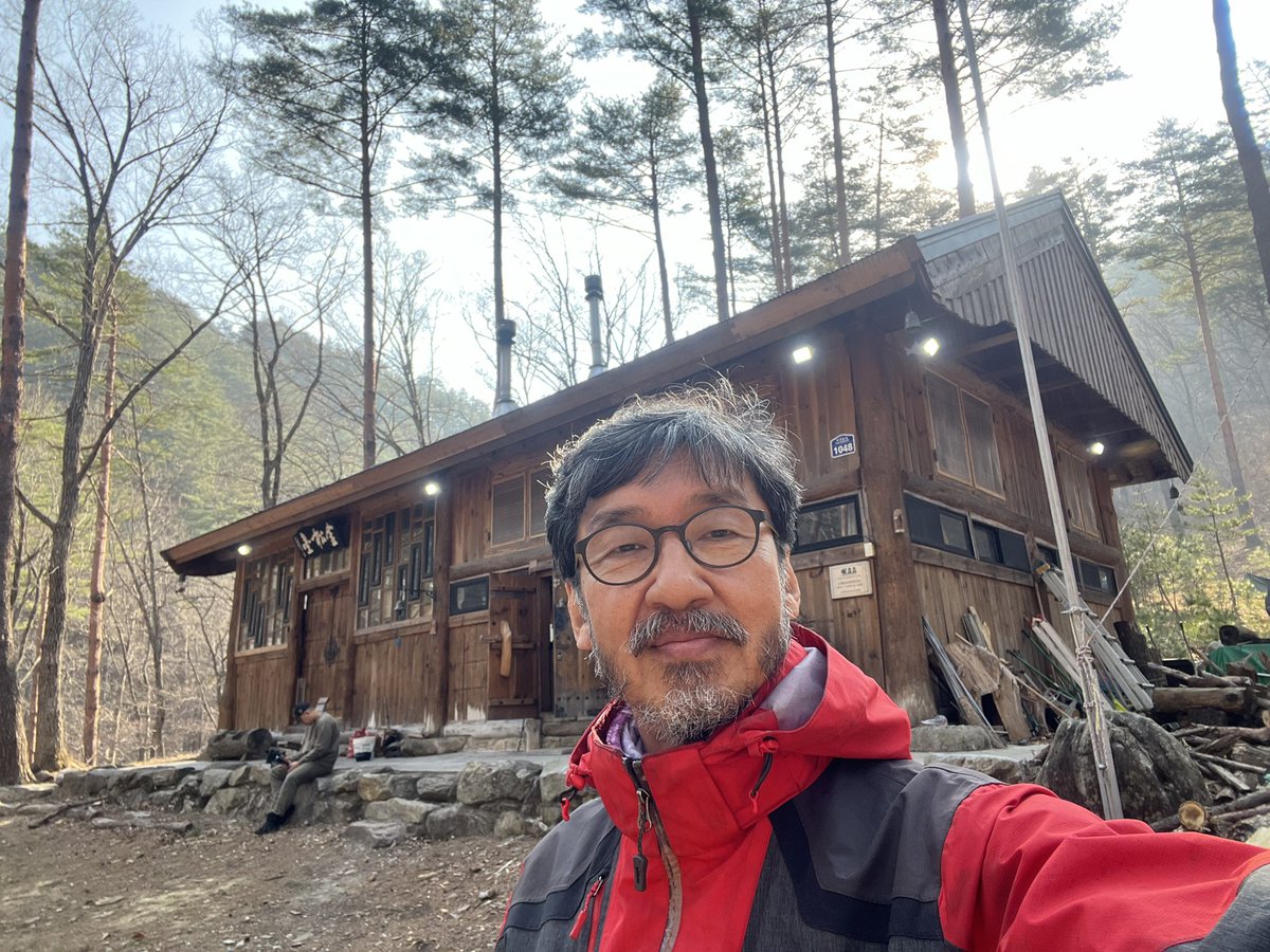 solmirfather's tweet photo. 오늘(4/8,화) 부연동 생활 ..
친구 “시게.상”과 하루죙일(?) 🤩
슬링, 도르레, 회수줄 등을 활용한 (Arborist) ‘Drift Line’설치후 “DdRT MRS” 실전 운용 연습 😎😎😎
.
#WOTT
#WalkingOnTheTreetops
#나무위를걷는사람들
#아보리스트
#트리클라이머
#금송대 https://t.co/aNURJnlkp7