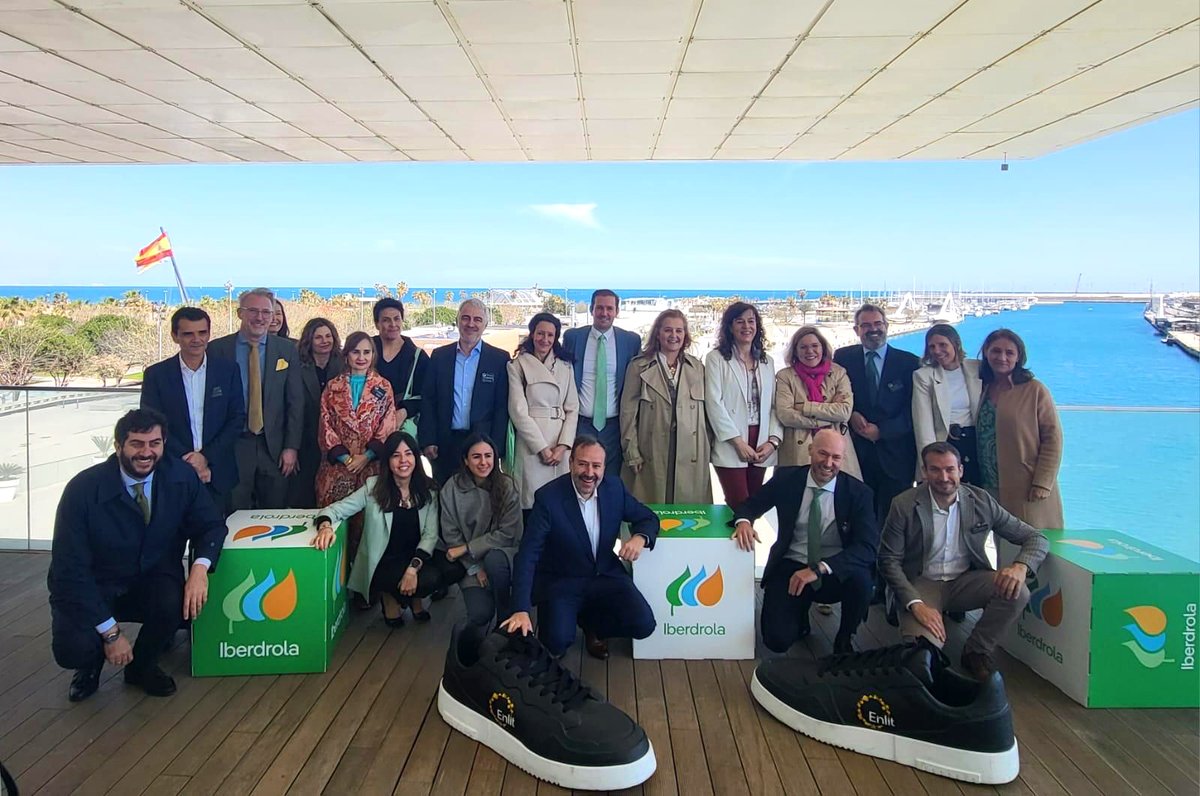 EnergiaComVal's tweet photo. El 27 de marzo se celebró con éxito en Valencia el evento “Enlit on the Road”, organizado por @Enlit_Europe y @iberdrola, en alianza con el @EnergiaComVal. La jornada destacó los avances en #RedesInteligentes, almacenamiento e #HidrógenoVerde.♻️Más Info: https://t.co/jHId0gveSc💡 https://t.co/JVDQwu2g0H