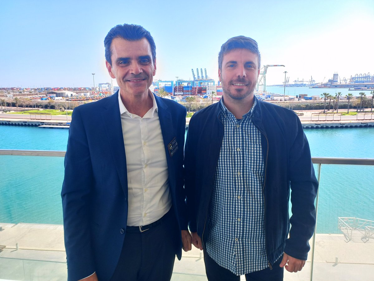 EnergiaComVal's tweet photo. El 27 de marzo se celebró con éxito en Valencia el evento “Enlit on the Road”, organizado por @Enlit_Europe y @iberdrola, en alianza con el @EnergiaComVal. La jornada destacó los avances en #RedesInteligentes, almacenamiento e #HidrógenoVerde.♻️Más Info: https://t.co/jHId0gveSc💡 https://t.co/JVDQwu2g0H
