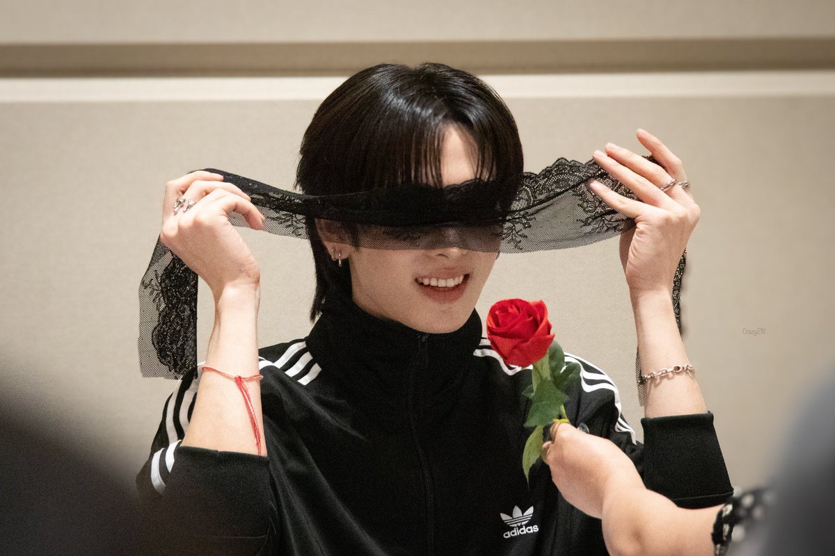 psiluvvu's tweet image. 🐶🖤🌹✨
Cr. Ref : in pic

BOOKFAIR2025 PERTHSANTA
#BKKIBF2025xPerthSanta
#santapp