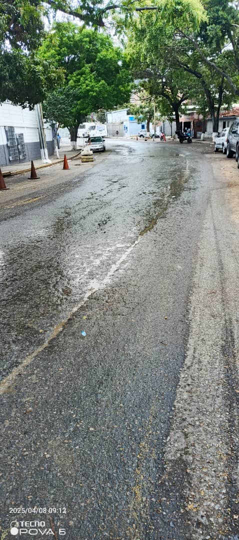 Botes de aguas calle los Claveles en Los Rosales urge que @hidrocapital1 acuda a esa zona y se repare bote permanente los Vecinos desesperados <a href="/gestionperfecta/">Carmen Meléndez</a>  <a href="/CaraotaDigital/">Caraota Digital</a>