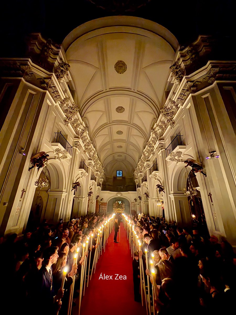 alexzeaphoto's tweet photo. Traslado claustral del Cristo  de la Humildad en la Basílica de la Victoria a la que han acudido un gran número de hermanos en un ambiente de gran recogimiento.
#SemanaSanta2025 https://t.co/D4LLRNXapY
