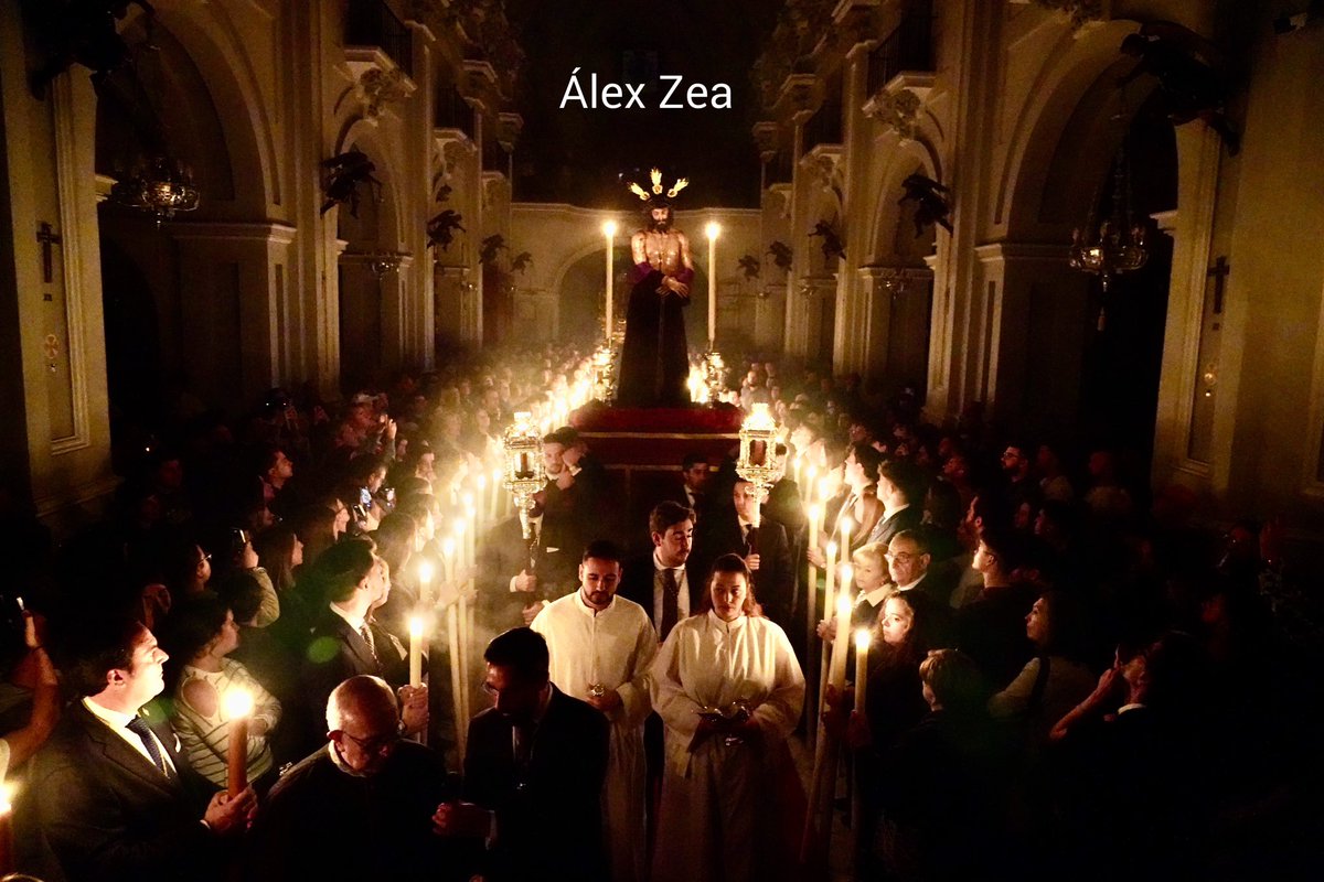 alexzeaphoto's tweet photo. Traslado claustral del Cristo  de la Humildad en la Basílica de la Victoria a la que han acudido un gran número de hermanos en un ambiente de gran recogimiento.
#SemanaSanta2025 https://t.co/D4LLRNXapY