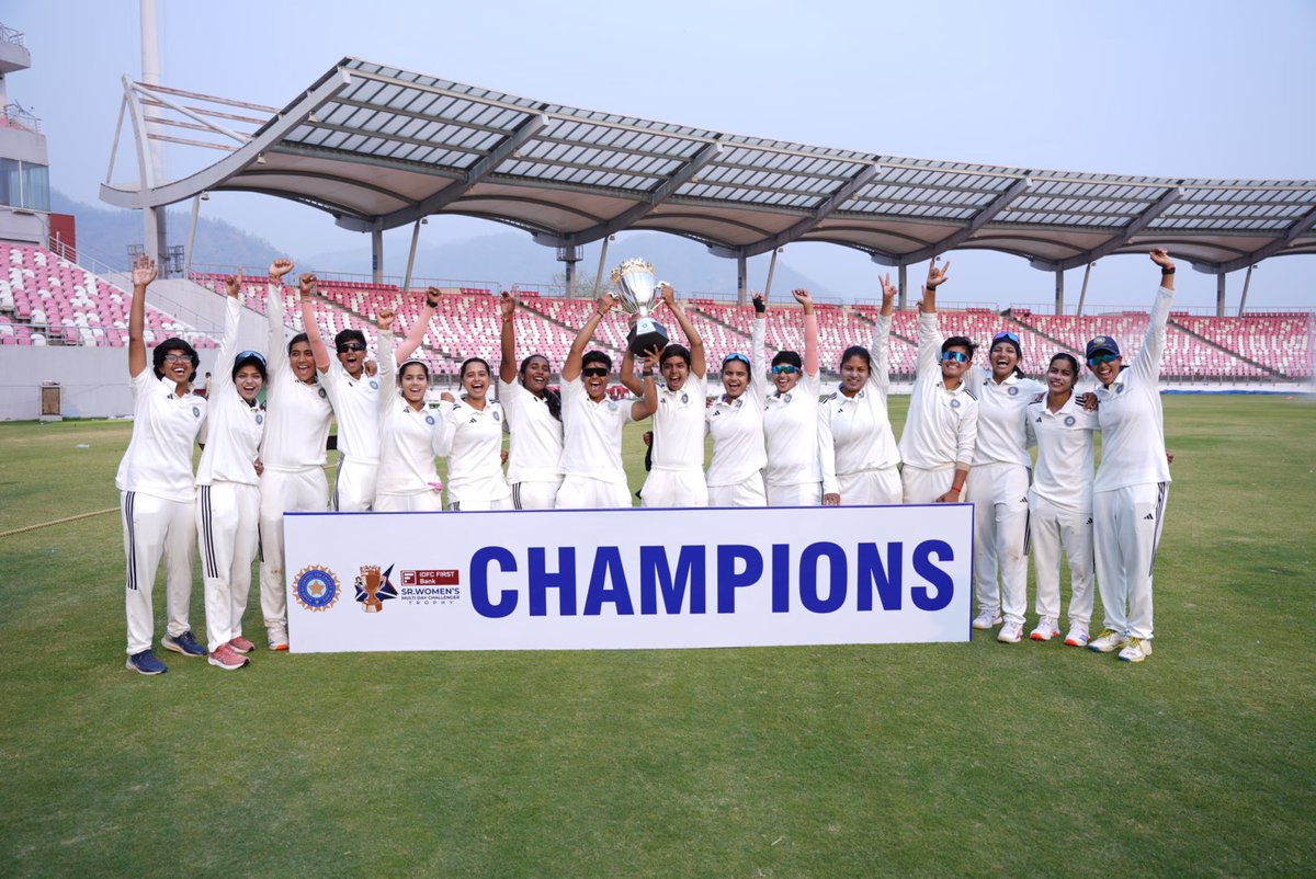 WomensCricZone's tweet image. 🏆 Senior Women's Multi-day Challenger Trophy 

A 14-wicket haul from Vaishnavi Sharma helps Sneh Rana-led Team D to win the title with 12 points.

📸: BCCI 

#MultiDay #Challenger