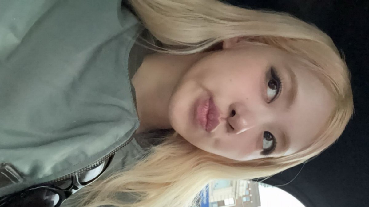 rosiereigh's tweet photo. ms. kissy face https://t.co/bLtmCBmjVu