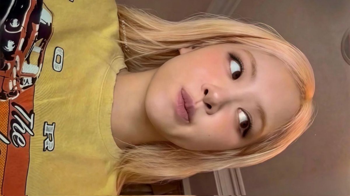 rosiereigh's tweet photo. ms. kissy face https://t.co/bLtmCBmjVu