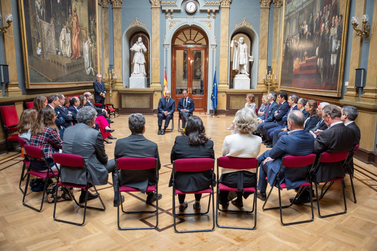 Senadoesp's tweet photo. El presidente del Senado, Pedro Rollán, ha recibido a una delegación de la Cámara de Comercio Franco-Española @LachambreEsp

🏛️Posteriormente, la delegación ha seguido el Pleno del Senado desde la tribuna de público

🖼️ https://t.co/S6YFze0Yd4
📰 https://t.co/1g0ztZMFRn https://t.co/49hbaK0ARe