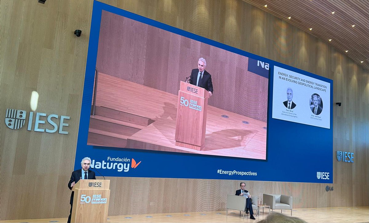 TC_MadridBE's tweet image. #UEA İcra Direktörü Dr. Fatih Birol’ü, Fundacion Naturgy ve IESE işbirliğinde düzenlenen Enerji Perspektifleri sunumunun ardından Konutumuzda ağırlamaktan gurur duyduk.