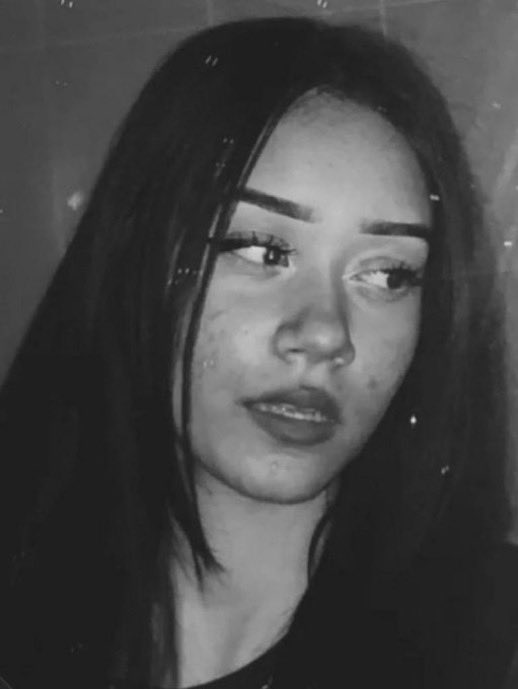 Edirne'de 14 yaşındaki Gülden Coni’nin okul bahçesinde cesedi bulunmuştu.

Katilin, Coni’nin sevgilisi olduğu ve tartıştıkları için canavarca bıçaklayarak canice öldürdüğü açıklandı.

Katil Enes tutuklandı.
Ama yaşı 15!!!

 #guldenconi