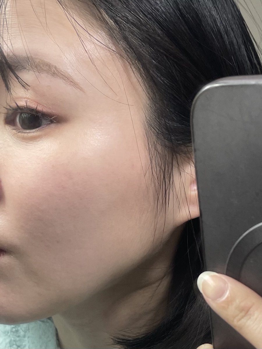 最近肌の調子がいいのもあるんだけど、今日使ったクレドポーボーテの化粧下地が優秀しすぎて透明感凄い
ノーマルカメラでこれなら大変嬉しい🙏✨
もちろんこの後にファンデーション付けてパウダーのせてるけどいつもよりも明らかに違って感動😭