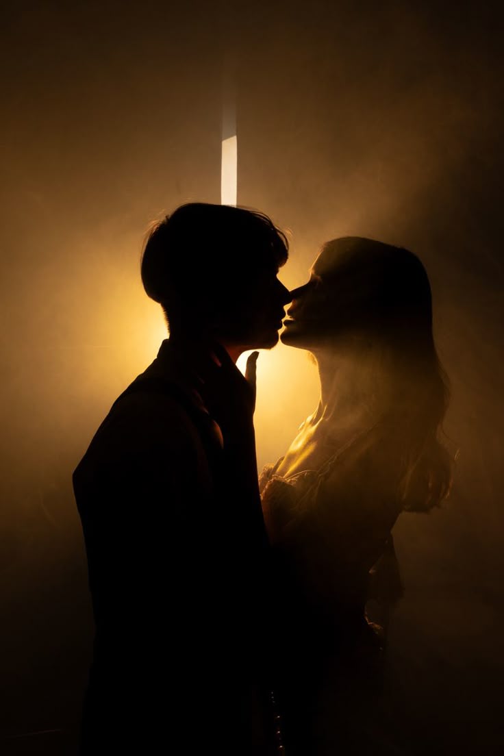 You want to evolve from “Just friends” to her boyfriend?
Here is your 8 Step guide:

— A thread on dark female psychology —