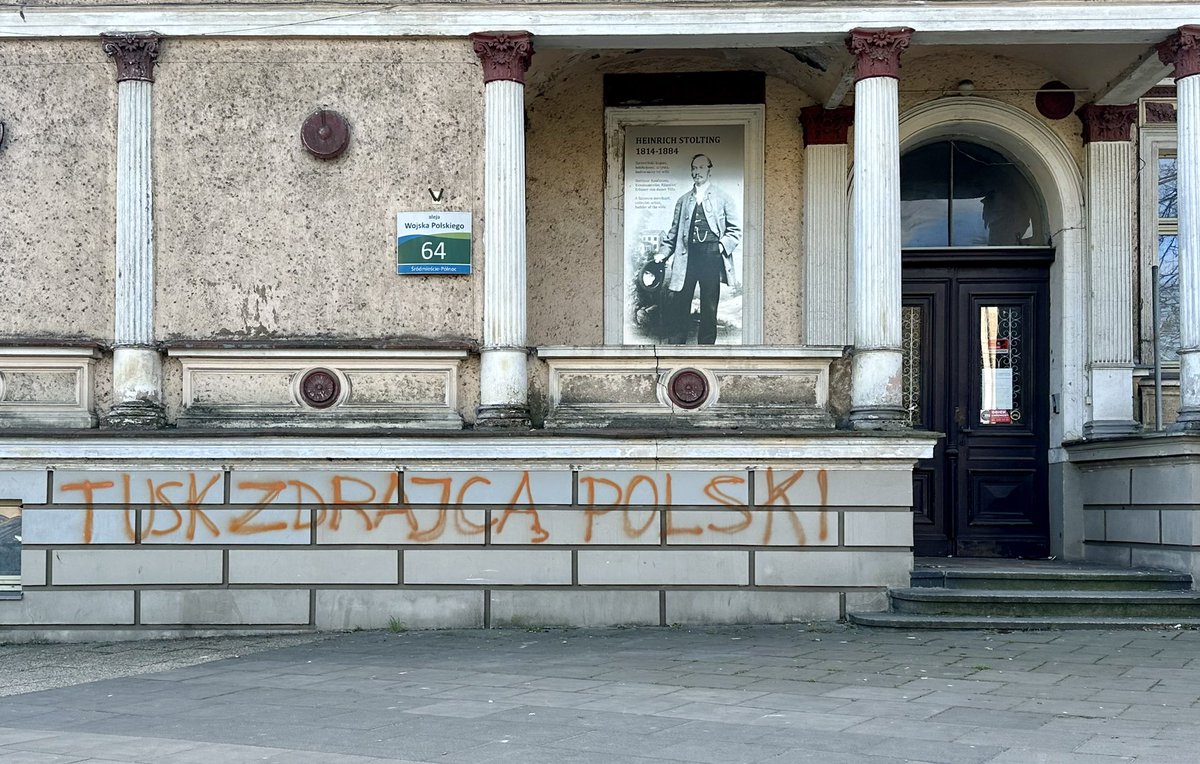 akurzawa91's tweet image. 😎 #TuskZdrajcąPolski Taka sytuacja w #Szczecin #centrum