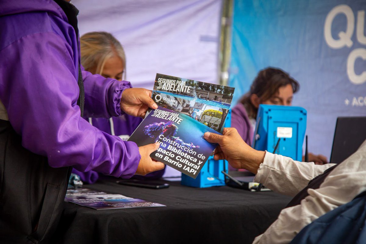 QuilmesMuni's tweet photo. 🤝Realizamos un nuevo operativo #QuilmesCerca en la plaza de Hipólito Yrigoyen y Rivadavia en #QuilmesCentro.

#SeguimosParaAdelante☀️💜 https://t.co/PvXsU5dZ3j