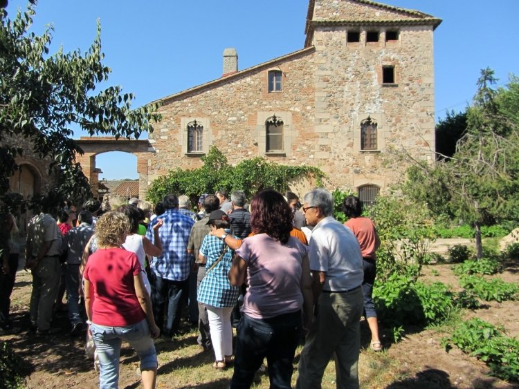 granollers's tweet photo. 🚶 Vols descobrir Palou amb un itinerari guiat per Cinta Cantarell, historiadora de l'art?
El @MuseuG t’ofereix una nova oportunitat aquest diumenge
🗓 13 d’abril
⏰ 11 h
ℹ️, inscripcions i preus: https://t.co/i5SJRsxi5o https://t.co/oowHttLQpK
