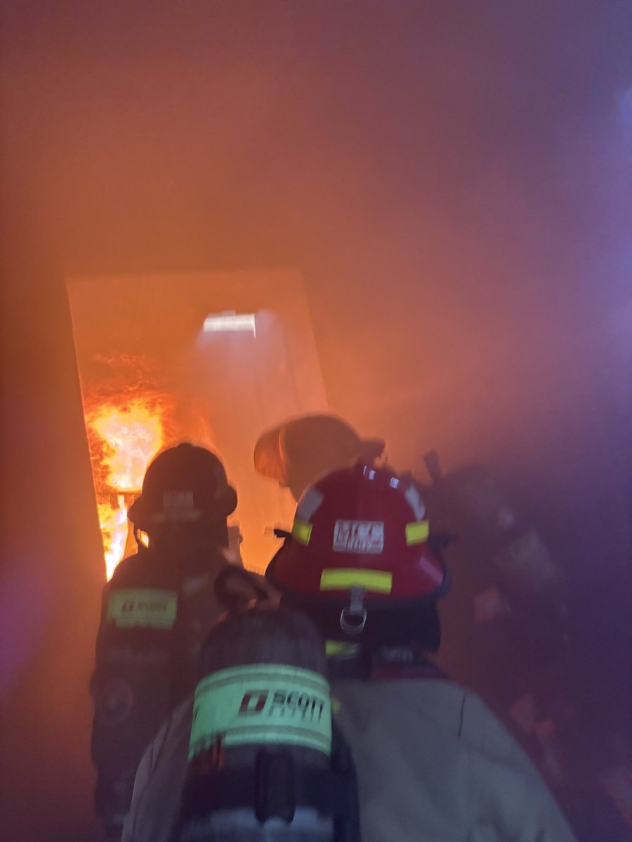 mccfire1's tweet photo. Always a great SAFE experience for our first live fires for our students! Looking forward to many more during Spring, Summer and Fall! #mccfire #mcc #futurefirefighters #communityservants https://t.co/oaH2BTxXum