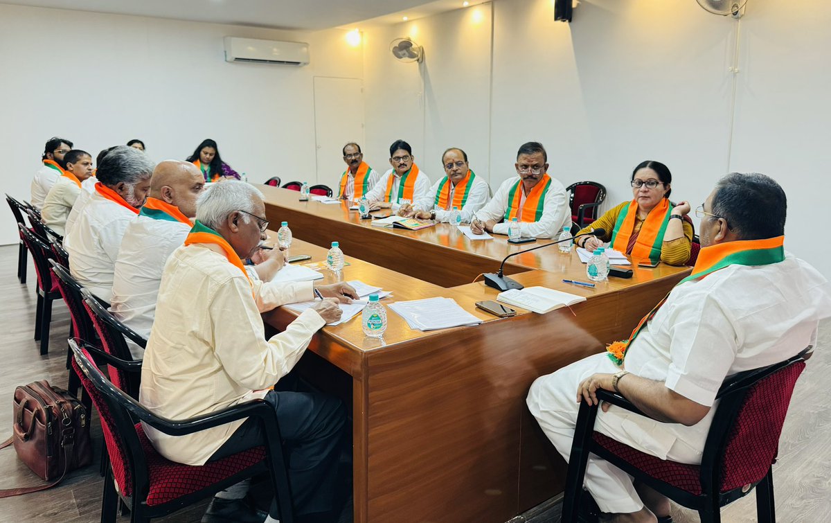chshekharbjp's tweet photo. संगठनात्मक आभियानों हेतु प्रदेश मॉनिटरिंग टोली बैठक,हैदराबाद।
@BJP4Telangana https://t.co/wG8LPMChNi