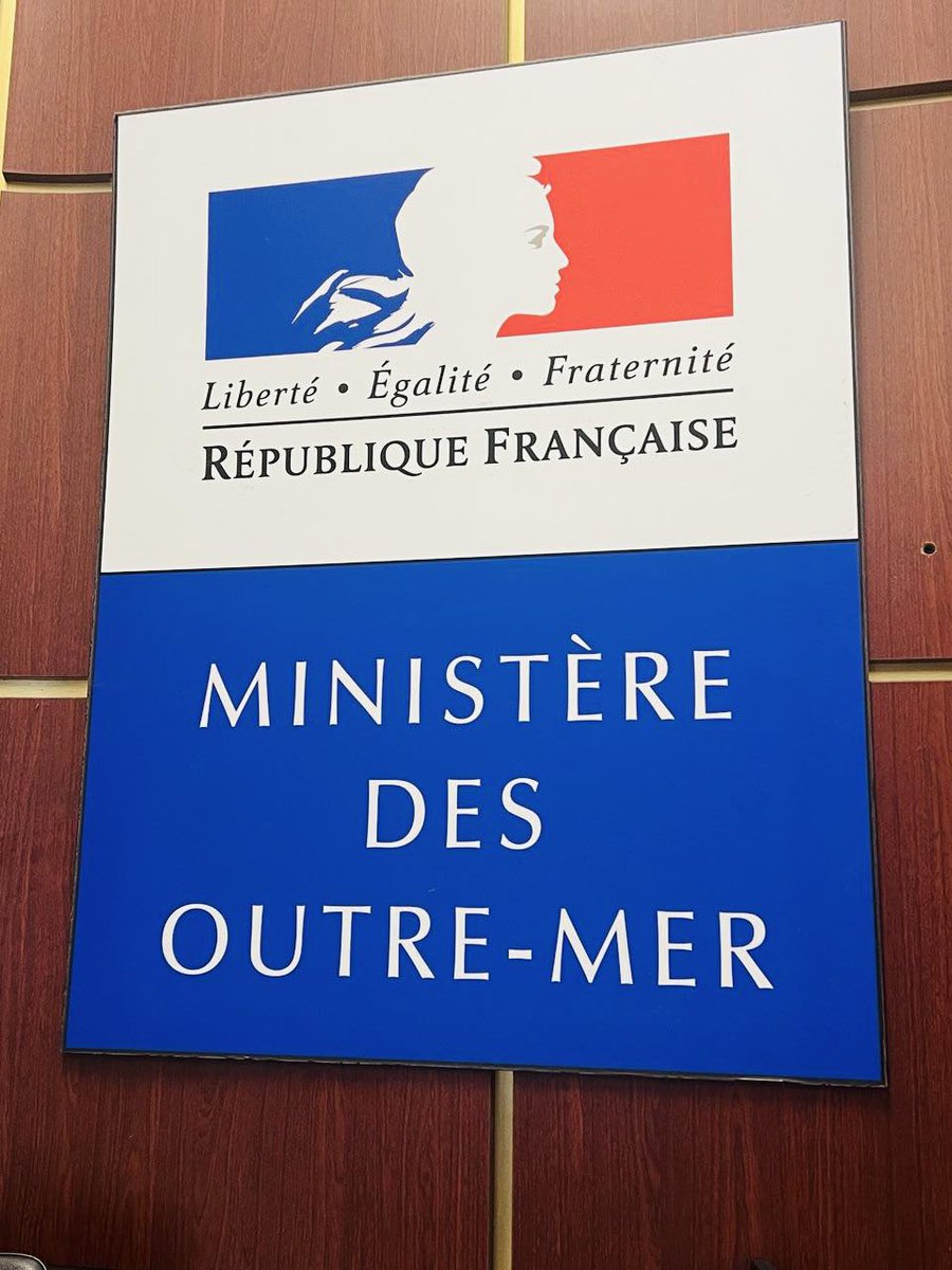 [Actualité de l'Ordre 📰] 

<a href="/PMathieuMK/">Pascale Mathieu</a>, présidente du <a href="/cnomk/">Ordre des masseurs-kinésithérapeutes</a> a rencontré Thomas COLLIN, conseiller en charge de la cohésion sociale, de la santé, de l'éducation, de la jeunesse et des sports au cabinet de Manuel VALLS, ministre <a href="/outremer_gouv/">Ministère des Outre-mer</a>.

Plusieurs sujets ont été abordés