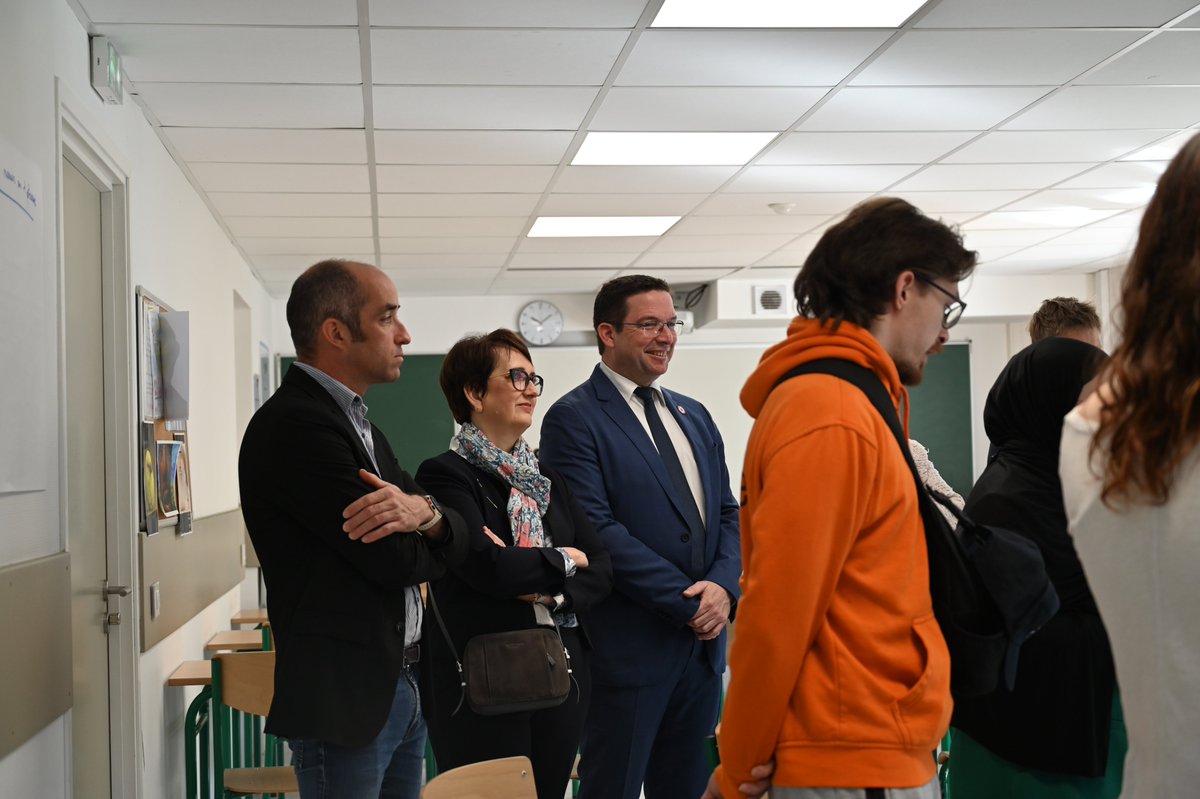Prefet74's tweet photo. Le samedi 05/04, Emmanuelle Plantier-Lemarchand, directrice de cabinet de @prefet74 était présente lors de la journée "Jeunes en action" à l'ENILV de #LaRochesurForon.
Organisée par le SDJES, cette journée, placée sous le signe de l'engagement, a accueilli 80 jeunes! https://t.co/ZUvfM9LwRU