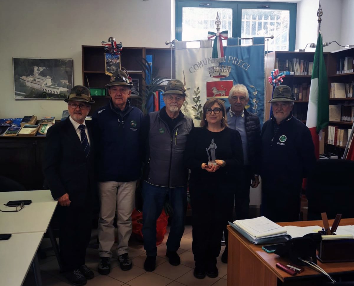 ana_web's tweet image. Firmata la convenzione per l’edificio polifunzionale di #Preci 🔗 lalpino.net/2025/04/08/fir… via @lalpino.net #alpini #associazionenazionalealpini #umbria #opereperilcentroitalia #solidarietà