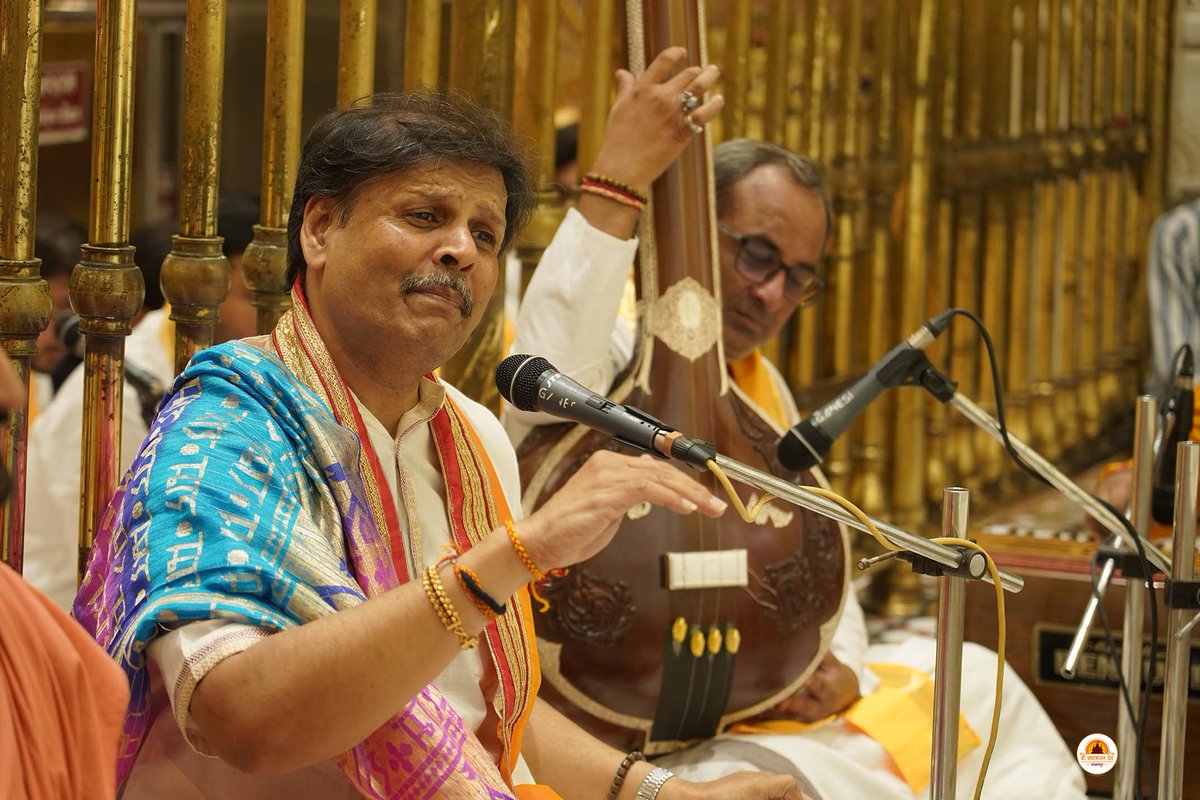 kashtbhanjandev's tweet image. Sangeet sandhya 07-04-2025
Shri kashtbhanjandev hanumanji Maharaj Salangpur dham.
salangpurhanumanji.org
શ્રી કષ્ટભંજનદેવના લાઈવ તથા ફોટો દર્શન કરવા માટે આજે જ એપ્સ ડાઉનલોડ કરો.
play.google.com/store/apps/det…
#Sangeet #sandhya 
🚩 જય શ્રી રામ🚩