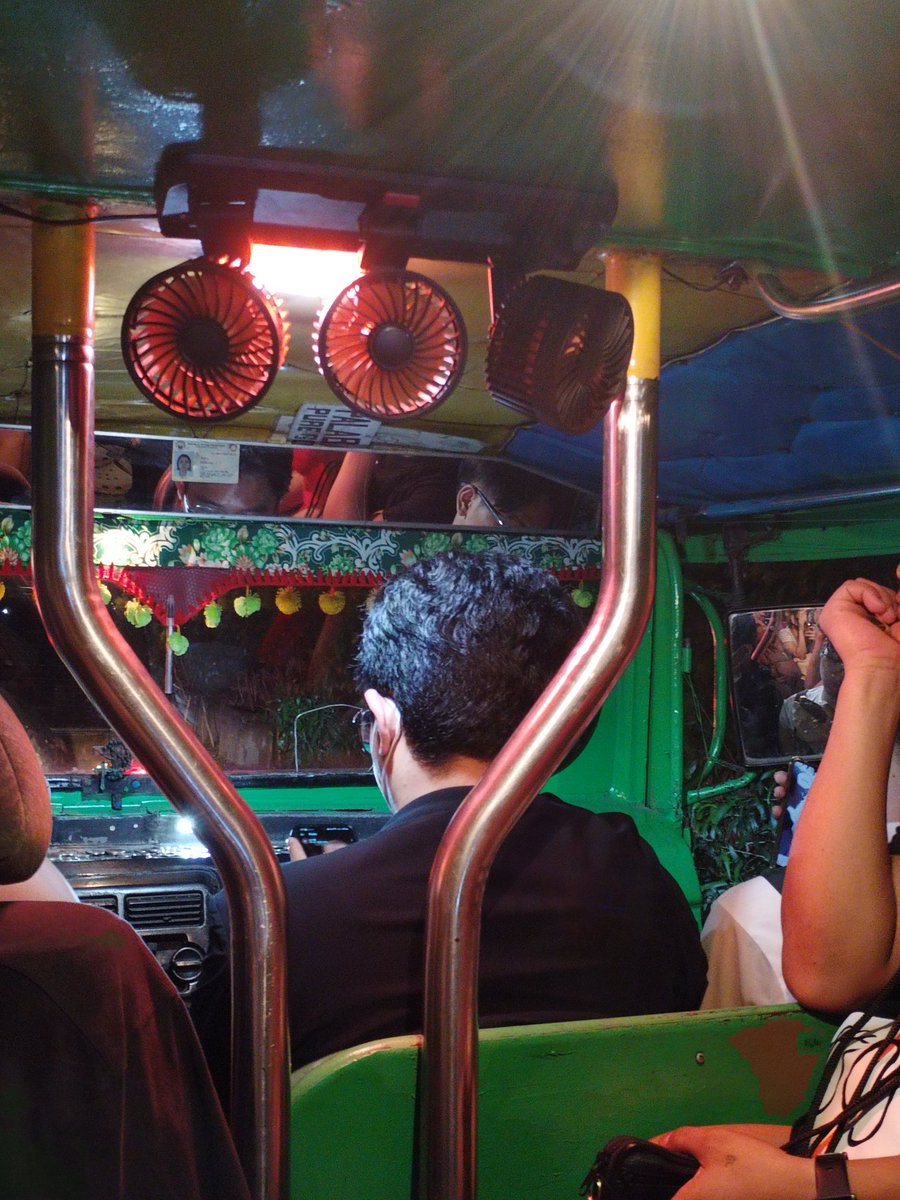 celbabejes18's tweet photo. sana all may ganto sa jeep https://t.co/Wu5Nn0KD6Y